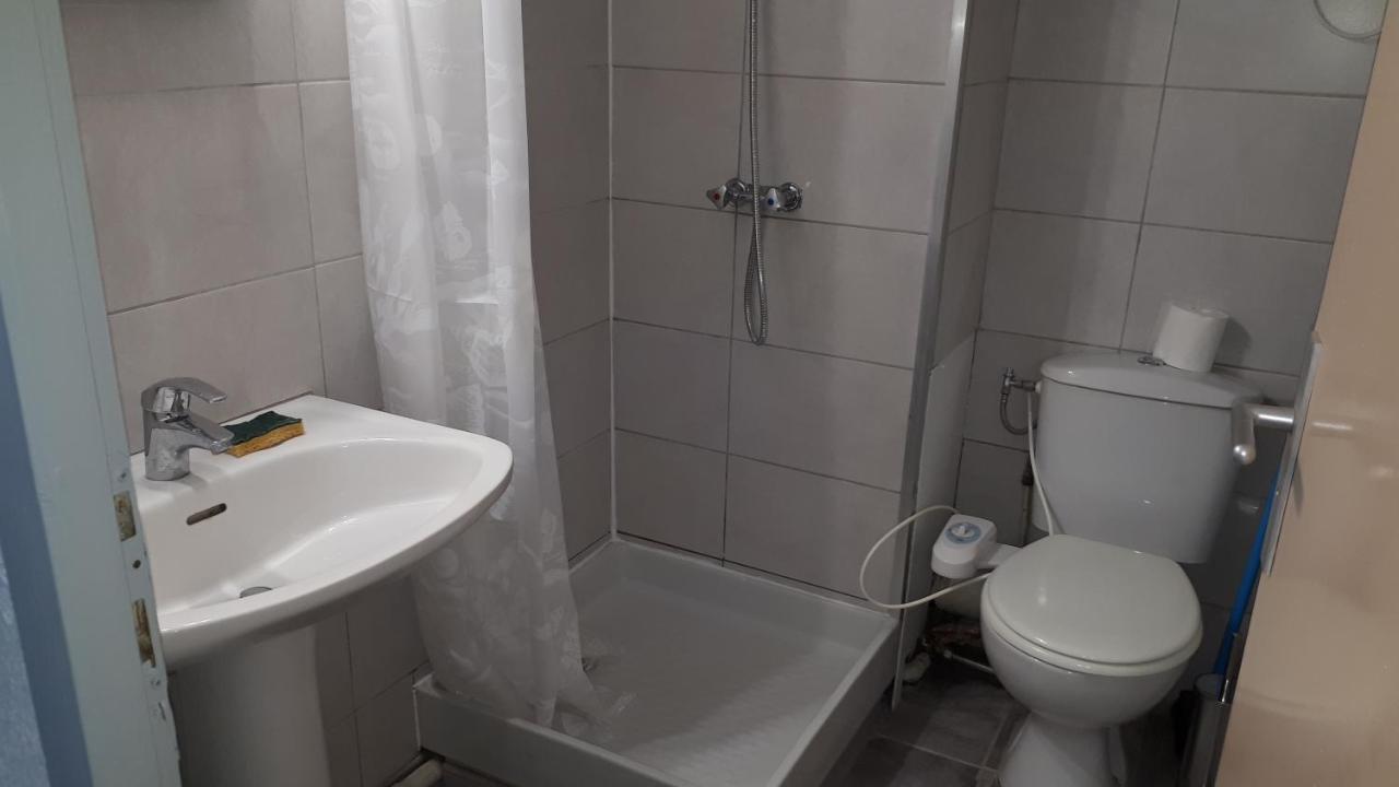 Studio Cabine Avec Jardinet A 30 M De La Plage, Au Calme. Gruissan Exterior foto